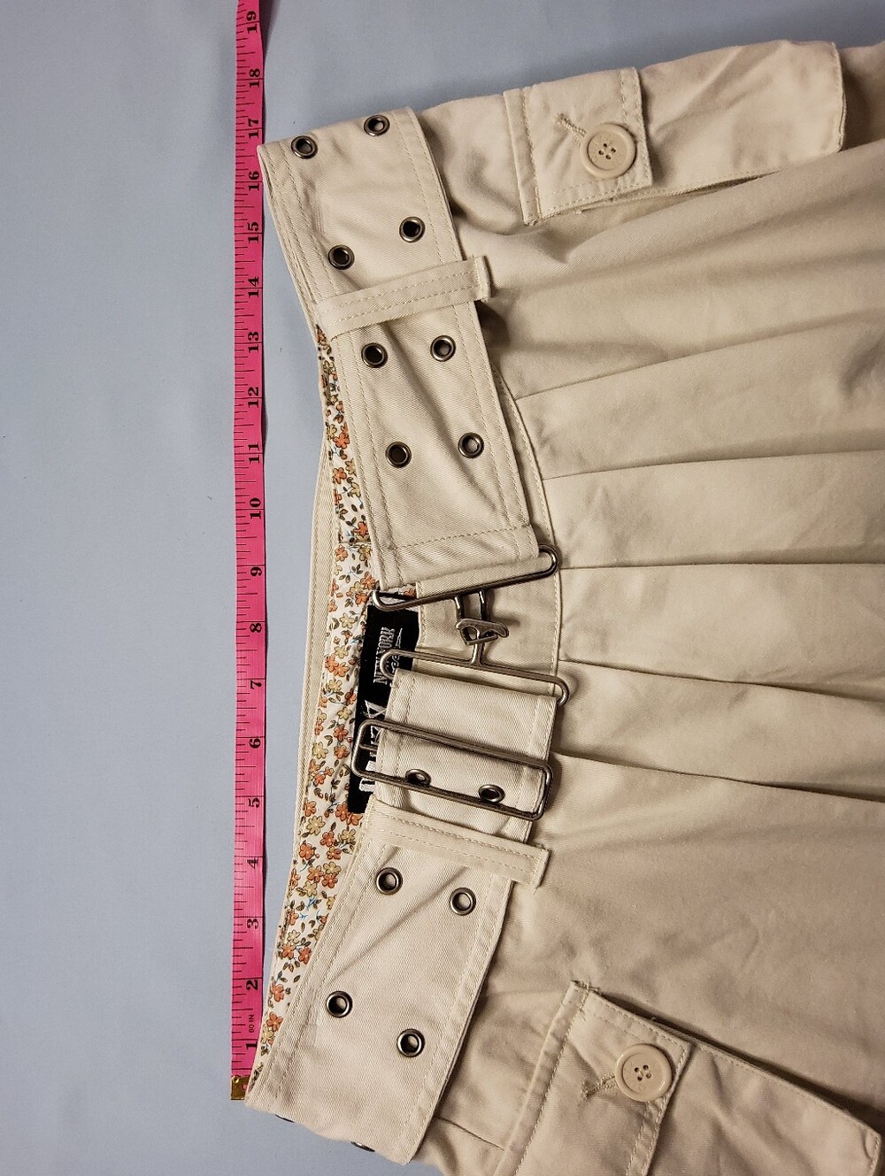 Quizz New York Vintage Cream Pleated Mini Skirt with Belted Waist - Picture 4 of 8